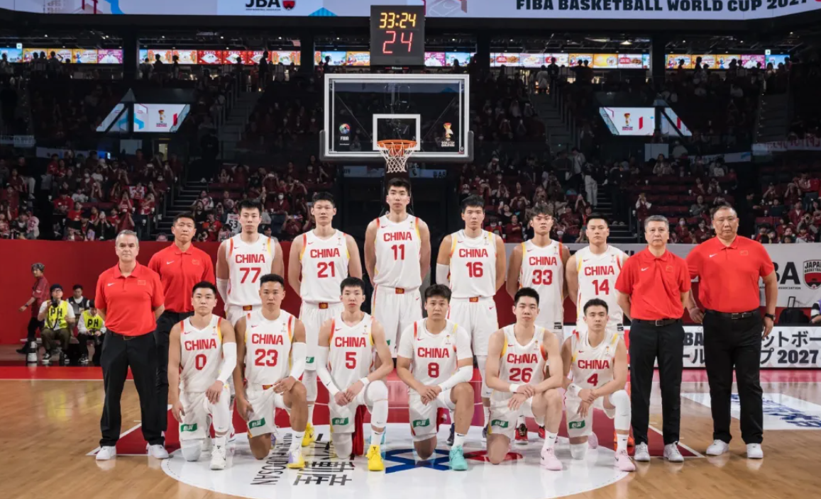 开云官方平台-12人名单保持不变！中国男篮再迎挑战，力求全胜！